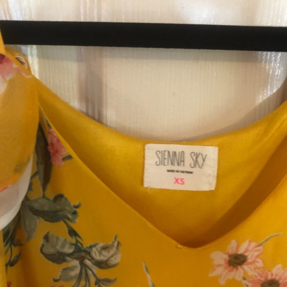 Sienna Sky cold shoulder floral dress Size XS - Picture 3 of 7